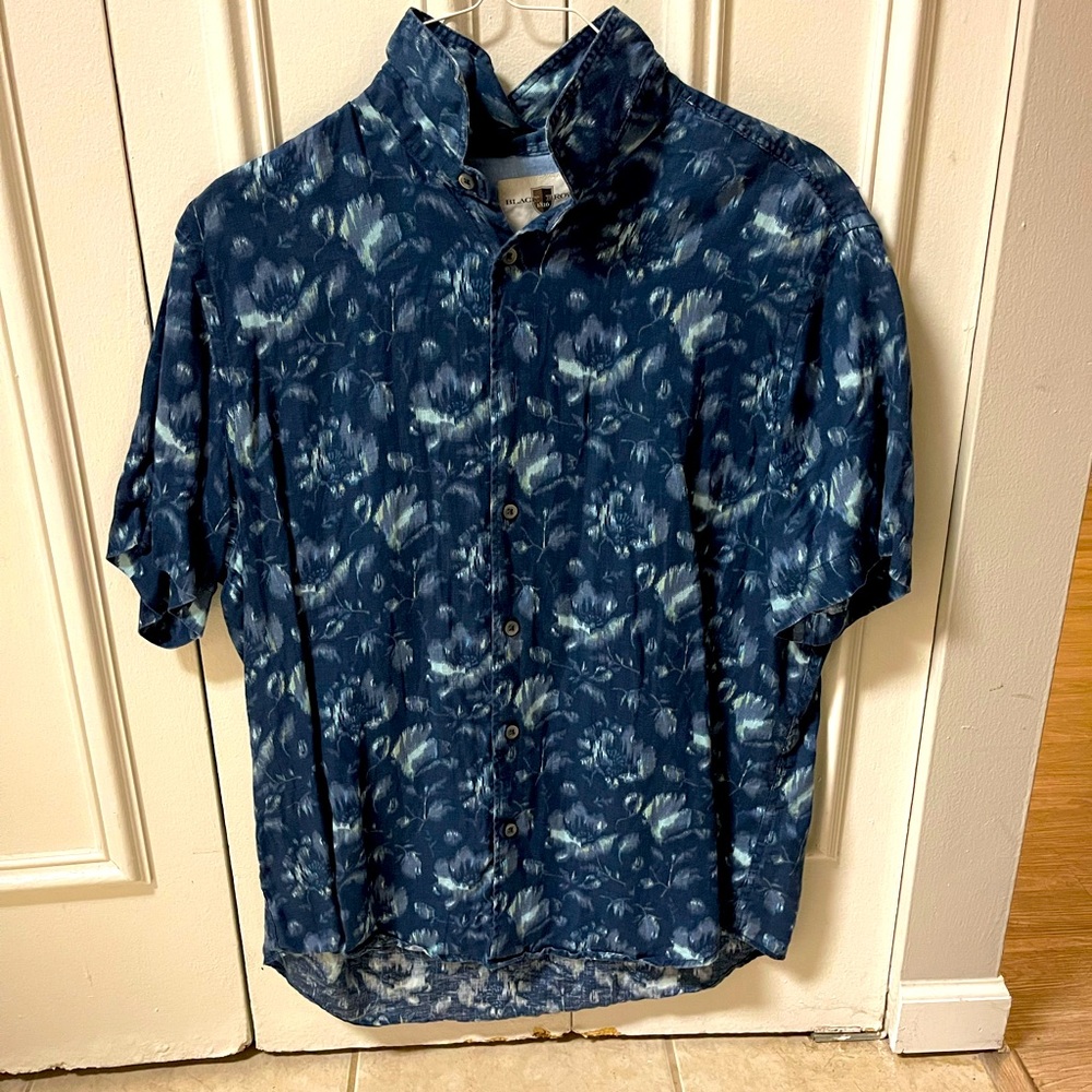 Floral (?) short sleeve button down shirt. Size Large. 100% linen.